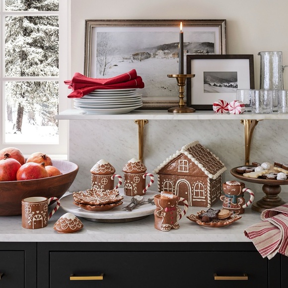 Pottery Barn Gingerbread House Lidded Stoneware Mug BNIB - Picture 2 of 11